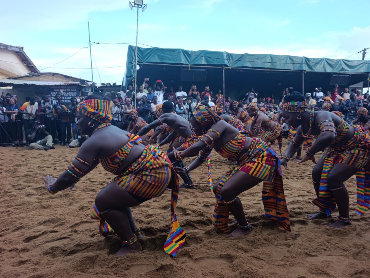 Journée des Reines Mères – Abissa 2025 : Hommage aux gardiennes des traditions dans la Ville Historique de Grand-Bassam!
