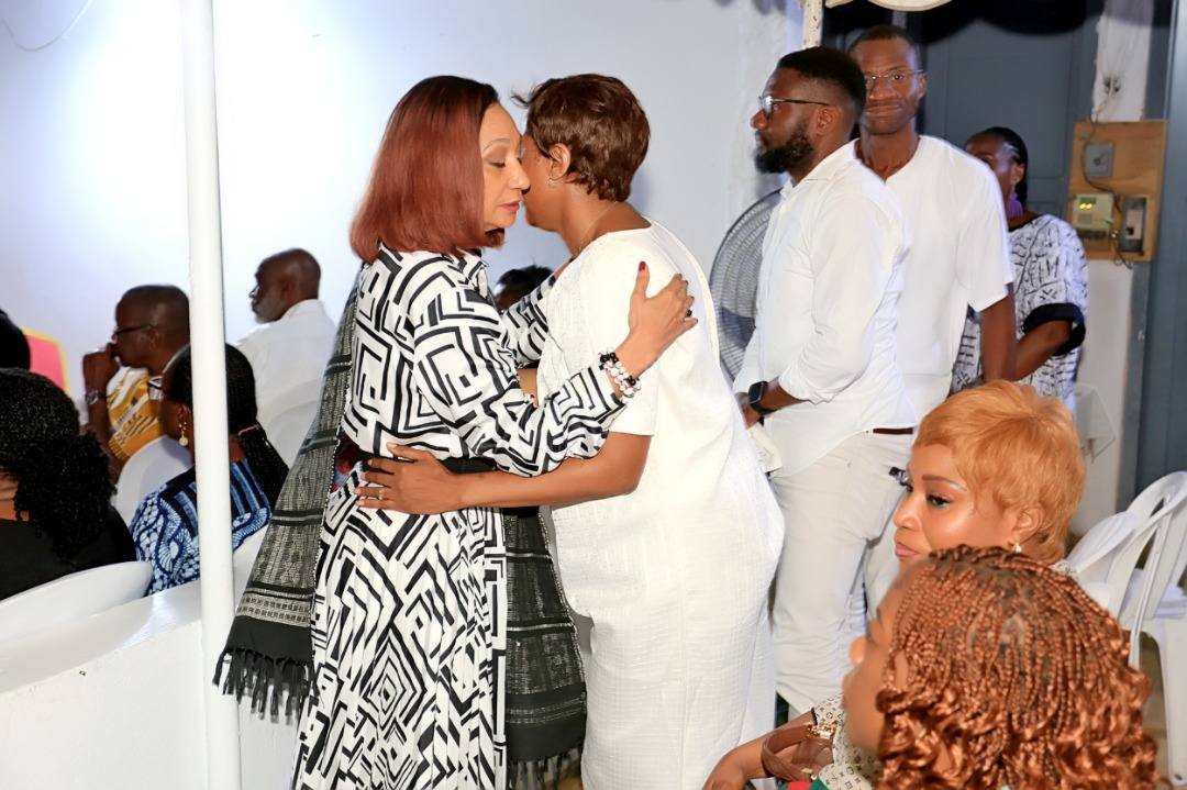 Présentation de condoléances à la famille de Mme AGOUSSI Sonia Chef du Secrétariat Particulier de Françoise REMARCK Ministre de la Culture et de la Francophonie